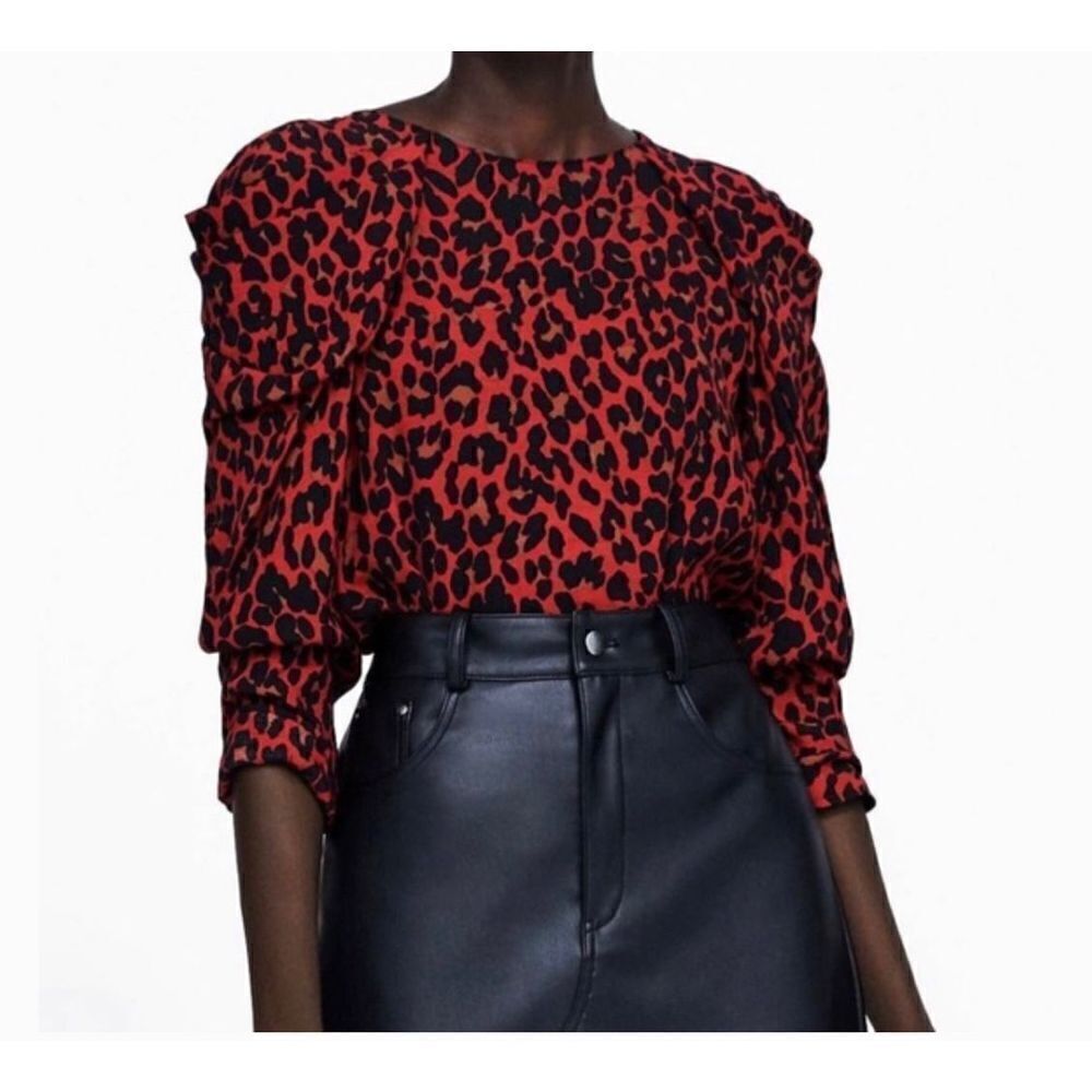 Zara Red Leopard Print Ruched Sleeve Top, Size XS‎